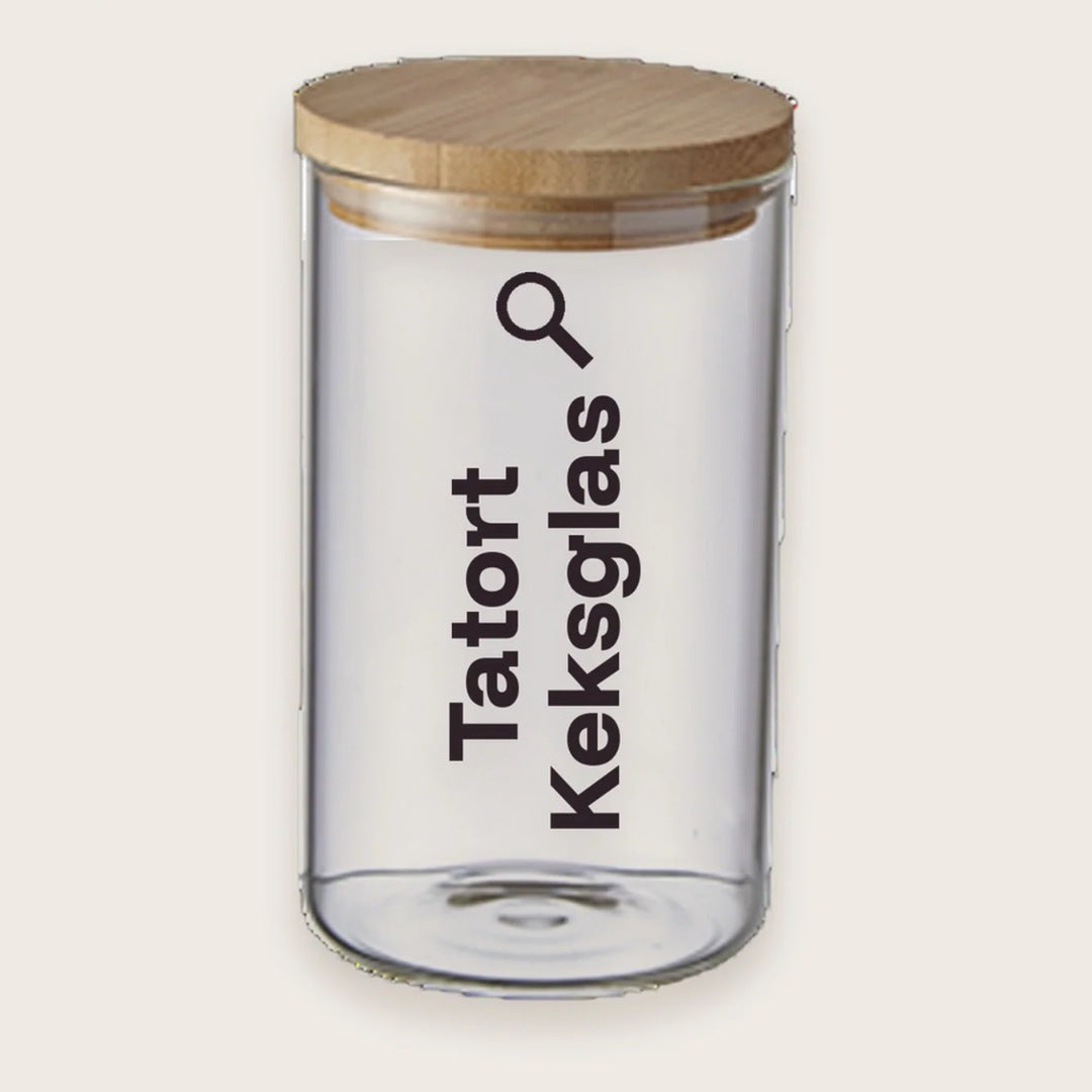 Hundekeksglas mit Holzdeckel und Spruch „Tatort Keksglas“ – handgeplottet bei Exceptional