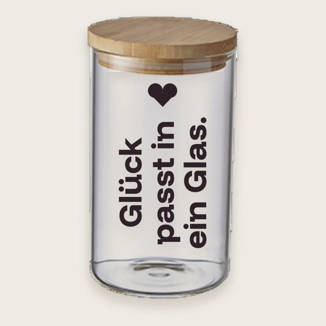 Hundekeksglas mit Holzdeckel und Spruch „Glück passt in ein Glas.“ – handgeplottet bei Exceptional