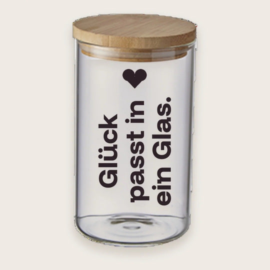 Hundekeksglas mit Holzdeckel und Spruch „Glück passt in ein Glas.“ – handgeplottet bei Exceptional